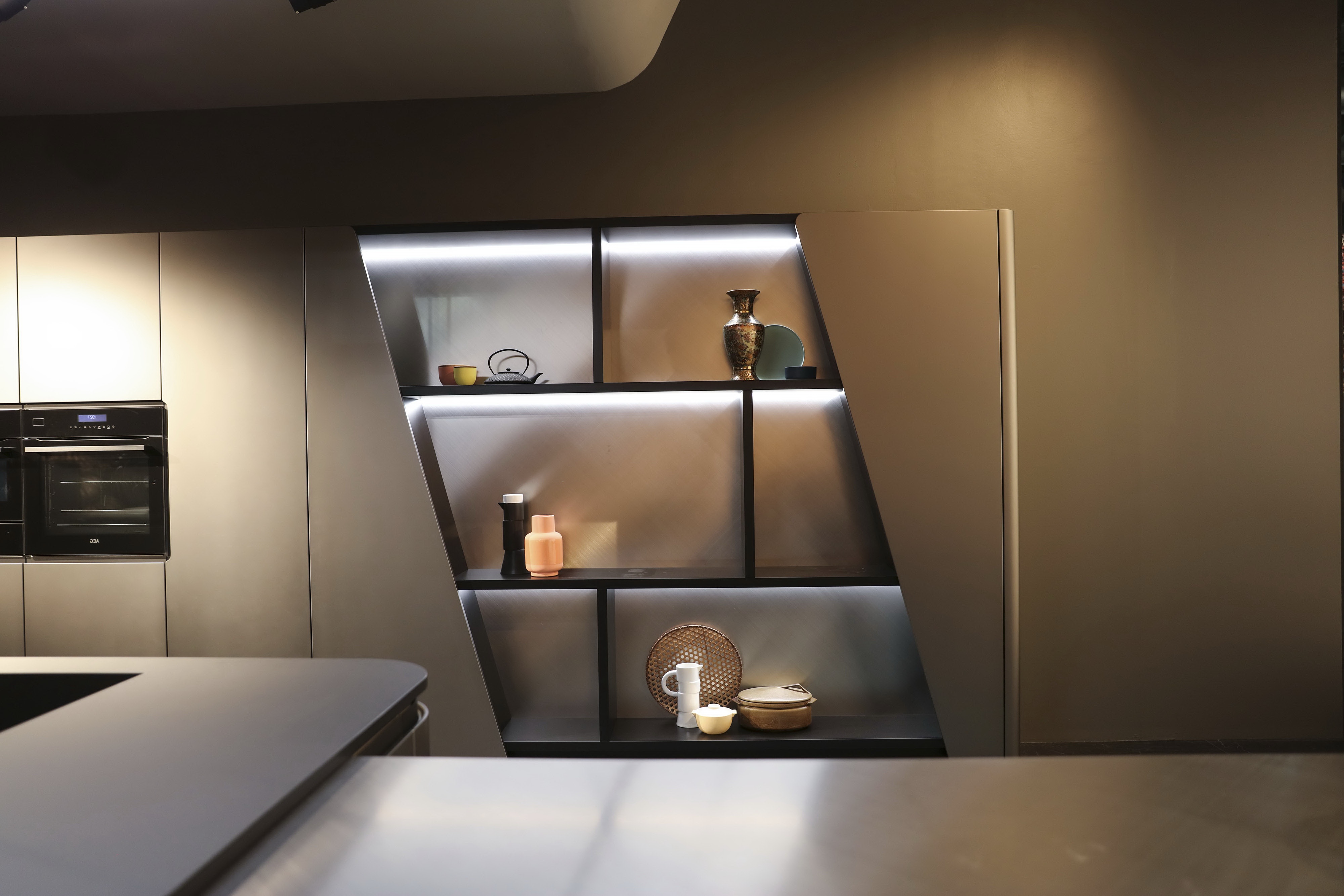 打造温馨家居选实木，南京小雅装修遇橡木价格难题